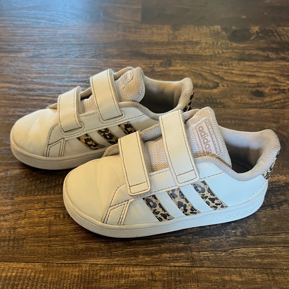 Adidas Toddler Size 8 Velcro Sneaker